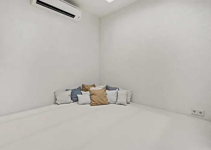 Villa All-white With Pool, Sauna, Firepit & Office Jimbaran