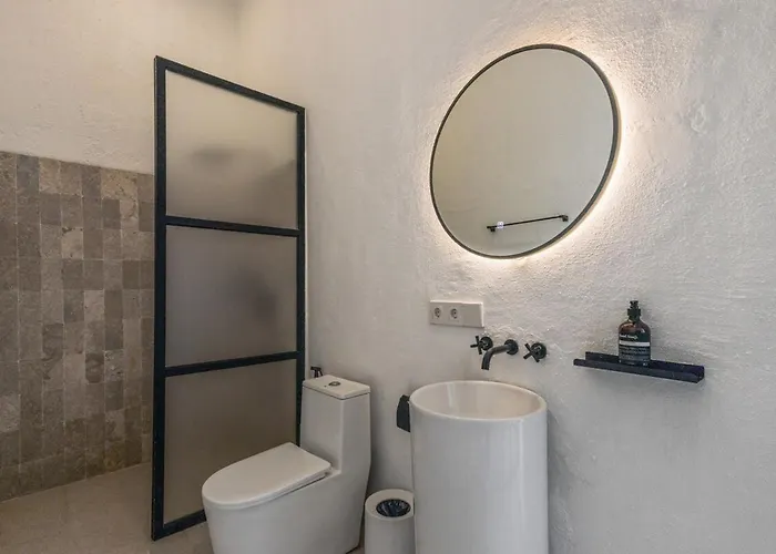 All-white With Pool, Sauna, Firepit & Office Jimbaran
