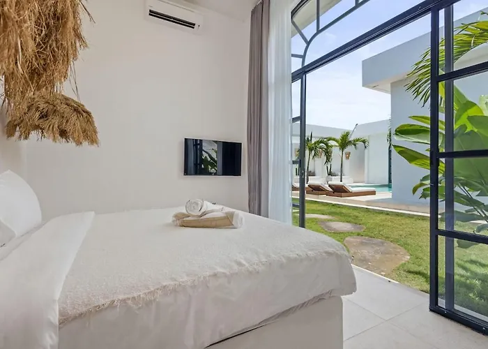 All-white With Pool, Sauna, Firepit & Office *