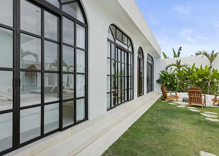 All-white With Pool, Sauna, Firepit & Office Villa Jimbaran