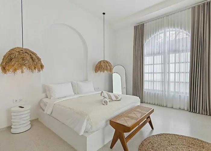 All-white With Pool, Sauna, Firepit & Office Villa