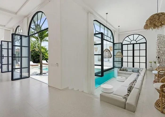 All-white With Pool, Sauna, Firepit & Office