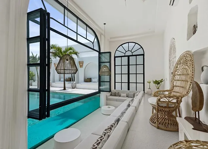 All-white With Pool, Sauna, Firepit & Office * Jimbaran