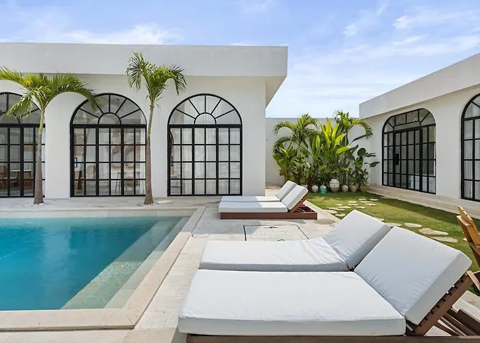 All-white With Pool, Sauna, Firepit & Office
