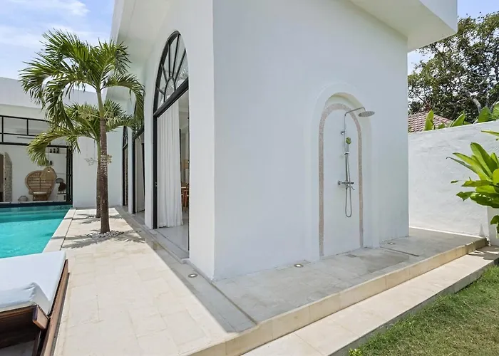 All-white With Pool, Sauna, Firepit & Office Jimbaran