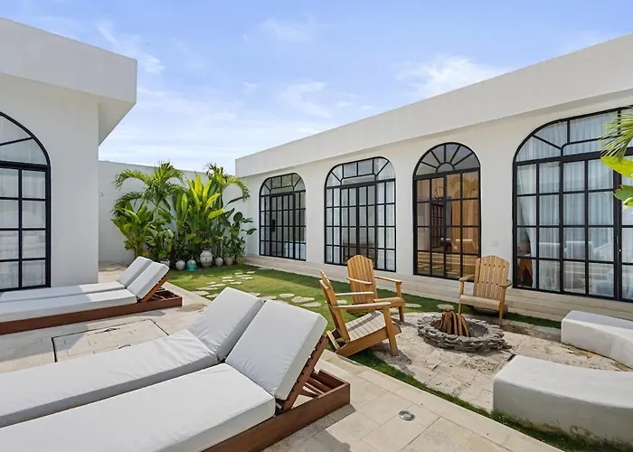 All-white With Pool, Sauna, Firepit & Office Villa *