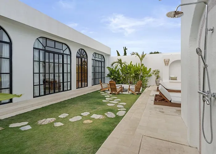 All-white With Pool, Sauna, Firepit & Office Villa *