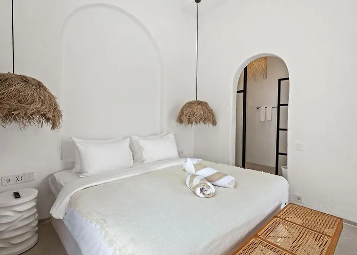 All-white With Pool, Sauna, Firepit & Office Villa *